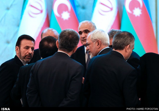 سفر رییس جمهور به باکو (عکس)