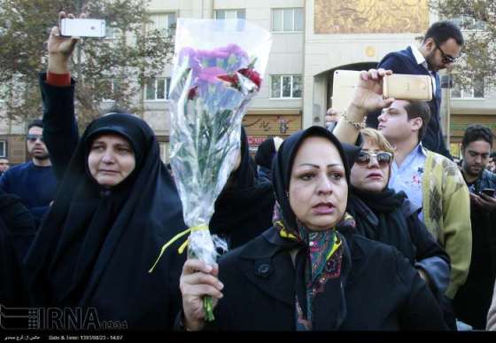 تجمع هواداران پاشایی مقابل بیمارستان (عکس)