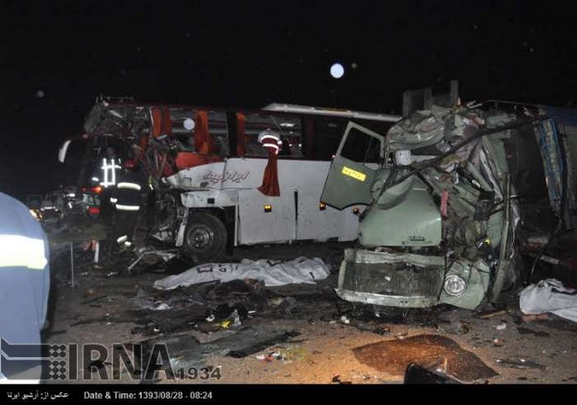 10 کشته در تصادف اتوبوس و کامیون در بجنورد