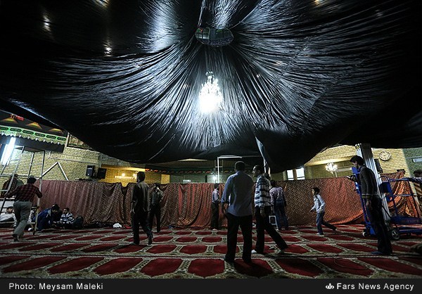 سیاه‌پوش کردن مساجد و تکایا در قزوین (عکس)