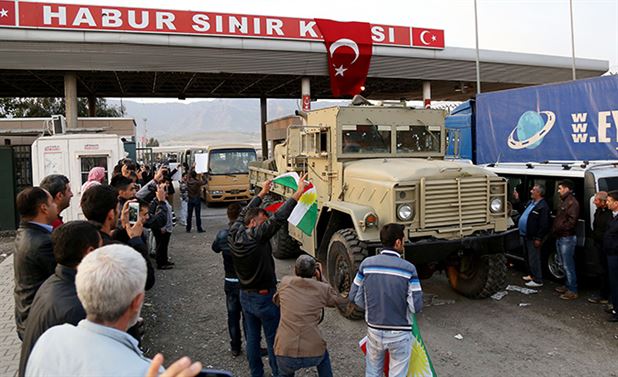 لحظه ورود پیشمرگه های کرد به ترکیه (+عکس)