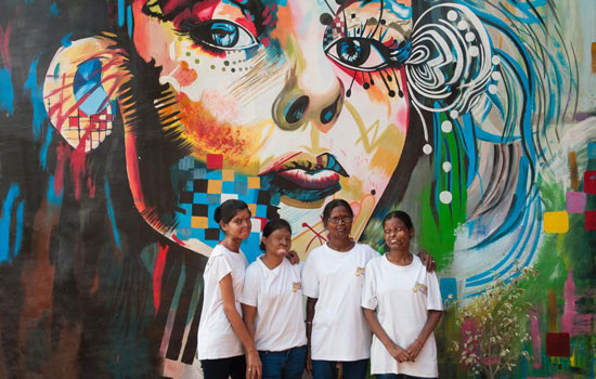 کافه قربانیان اسیدپاشی در هند (+عکس)