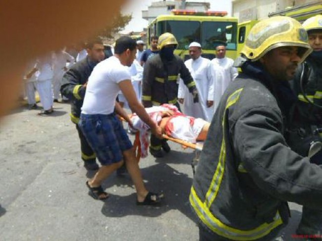 12 کشته و 70 زخمی در انفجار انتحاری در مسجد شیعیان عربستان