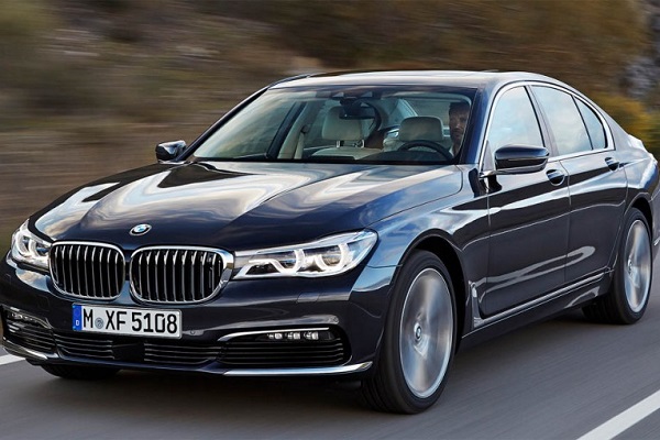 مقایسه‌ای پهلو به پهلو بین دو نسل از سری 7 ب‌ام‌و