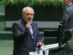 ظریف در مجلس: با حمایت ملت و رهبری با قدرت کار را جلو می‌بریم