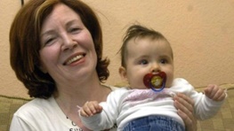 مادربزرگ 65 ساله 4 قلو زایید!