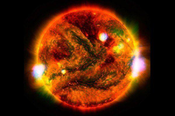 انتشار تصویری متفاوت از خورشید