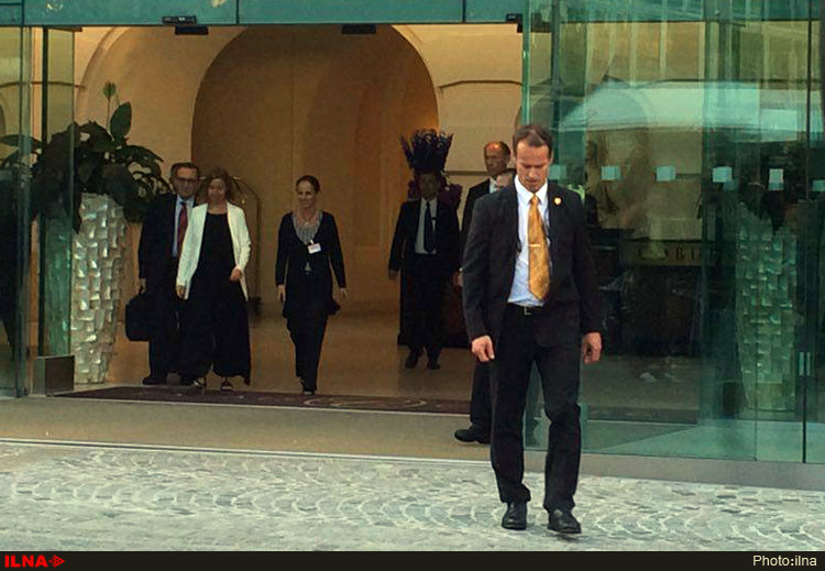 حاشیه‌های محل مذاکرات (+عکس)