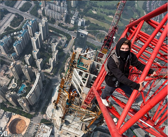 دو ستاره اینستاگرام بر فراز سازه‌های مرتفع جهان