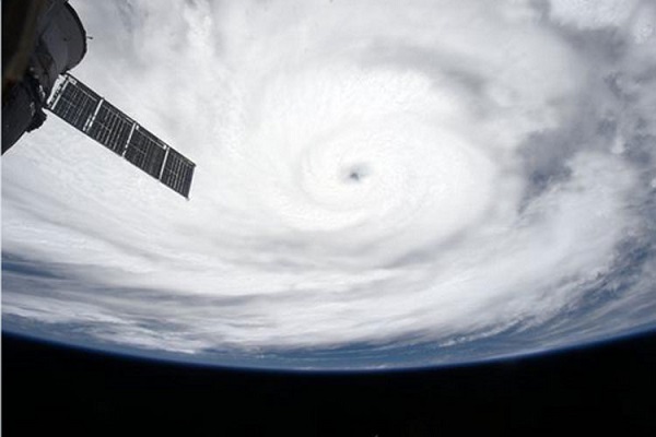 دو طوفان قدرتمند از نگاه فضانوردان