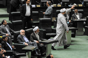 رسایی به دنبال جمع‌آوری امضا علیه لاریجانی