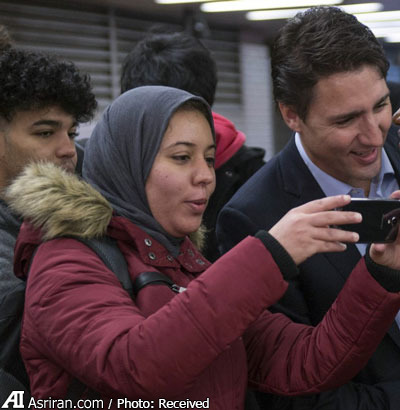 نخستین روز نخست وزیر منتخب کانادا پس از پیروزی: از گفت و گوی تلفنی با اوباما تا سلفی گرفتن با مردم در مترو (+عکس)