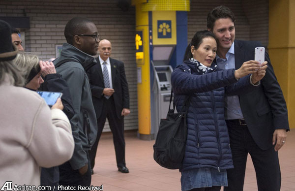 نخستین روز نخست وزیر منتخب کانادا پس از پیروزی: از گفت و گوی تلفنی با اوباما تا سلفی گرفتن با مردم در مترو (+عکس)