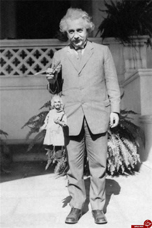 آلبرت انیشتن و عروسکش (عکس)