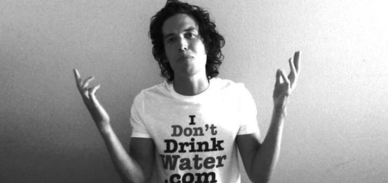 این مرد ۳ سال آب نخورده است! (+عکس)