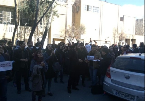 تجمع دانشجویان دانشگاه تربیت مدرس به روز چهارم رسید/ مطالبه اصلی: حذف شهریه لحاظ شده برای دروس جبرانی (+عکس)