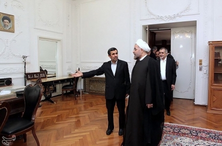 میراث احمدی نژاد برای  روحانی؛ دره‌ای که پر نمی‌شود