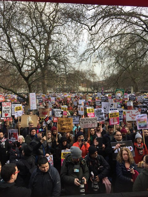 تظاهرات در لندن علیه فرمان مهاجرتی ترامپ (عکس)