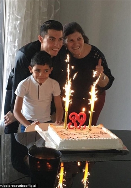 جشن تولد رونالدو در کنار خانواده (عکس)