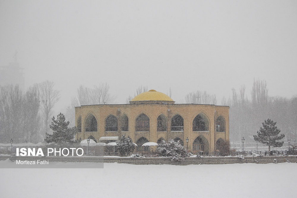 بارش برف در تبریز (+عکس)