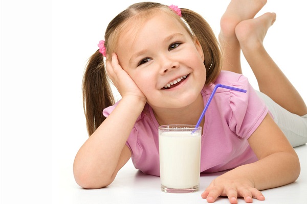 چرا نوشیدن شیر برای کودکان توصیه می شود؟