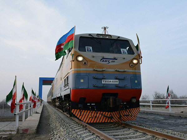 قطار حوزه مرزی آستارای ایران به طور آزمایشی راه اندازی شد