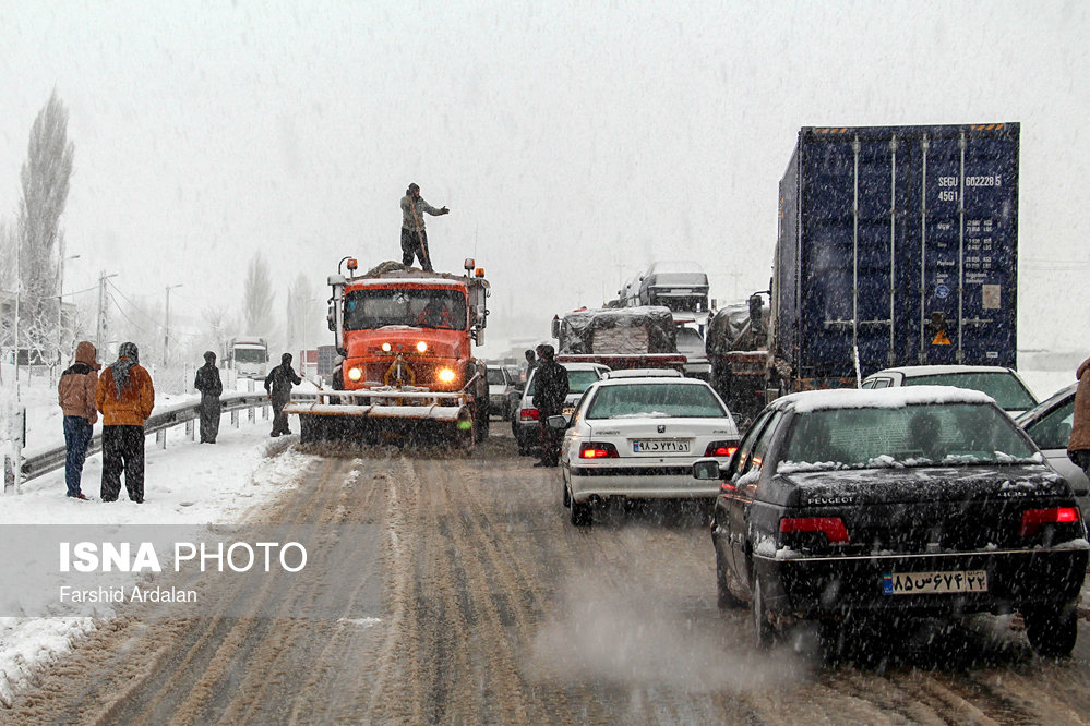 برف و کولاک در جاده های کردستان (+عکس)