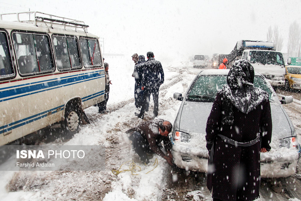 برف و کولاک در جاده های کردستان (+عکس)