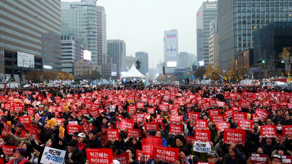 کره جنوبی، توسعه سیاسی در 40 کیلومتری خط تجاوز