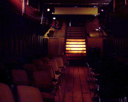 سالن رمانتیک داخل قایق (+عکس)