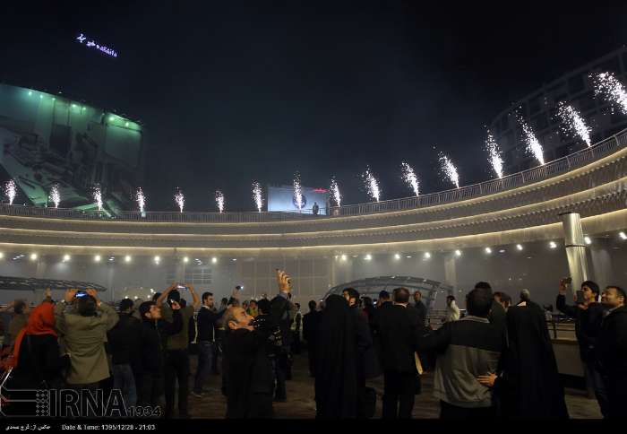 نور افشانی شب میلاد حضرت زهرا در میدان ولیعصر (+عکس)
