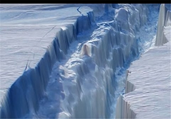 جدا شدن کوه عظیم یخی از قطب جنوب (+عکس)