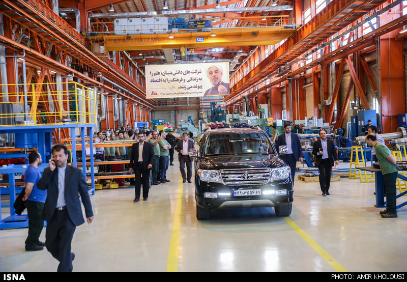 خودروی روحانی در بازدید از کارخانه مپنا (عکس)