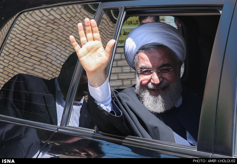 خودروی روحانی در بازدید از کارخانه مپنا (عکس)