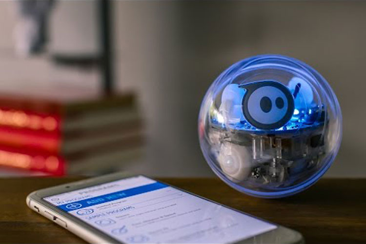ربات Sphero شنا و نقاشی میکند ربات Sphero شنا و نقاشی میکند