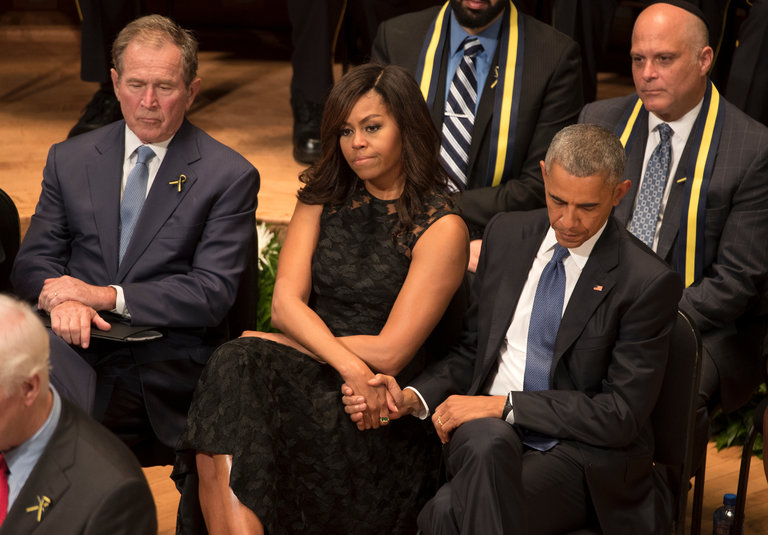جورج بوش در کنار زوج اوباما (عکس)
