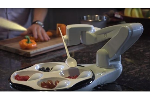 Obi؛ رباتی که می تواند به معلولان غذا بدهد