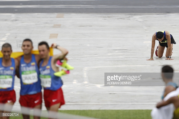 مرادی روی زانو ماراتن المپیک را به پایان رساند(گزارش تصویری)