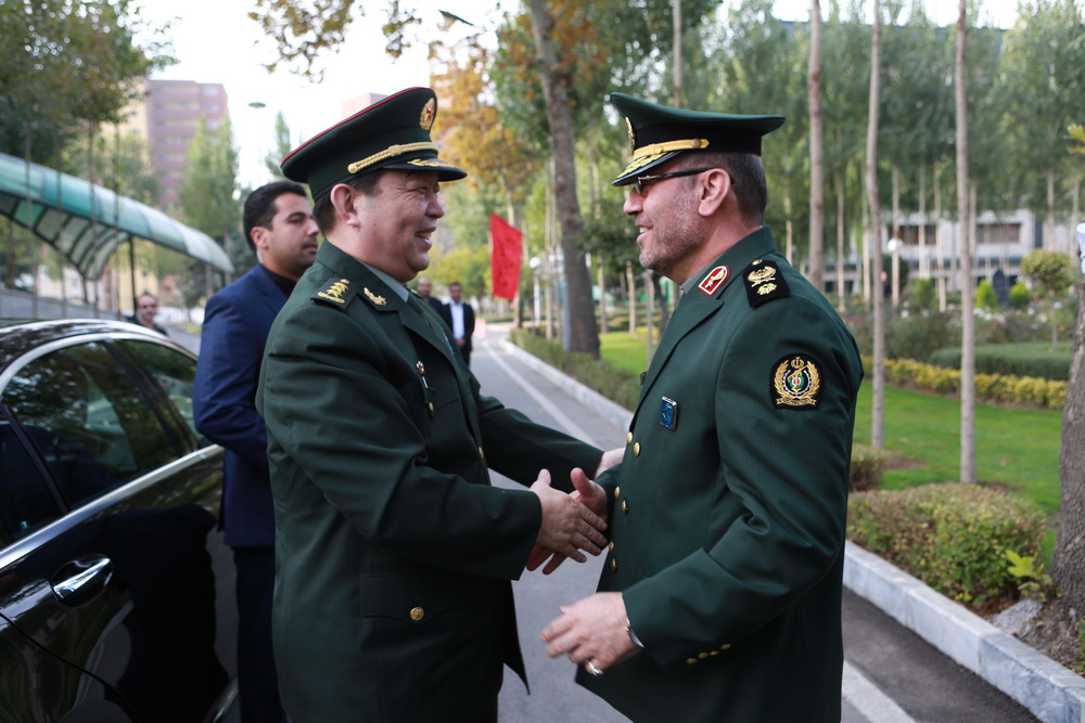 اولین سفر وزیر دفاع چین به تهران/ امضای توافقنامه همکاری نظامی تهران - پکن (+عکس) /سرلشگر باقری: چین و ارتش آن دوست خوب ما هستند