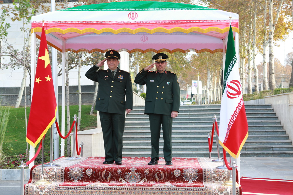 اولین سفر وزیر دفاع چین به تهران/ امضای توافقنامه همکاری نظامی تهران - پکن (+عکس) /سرلشگر باقری: چین و ارتش آن دوست خوب ما هستند