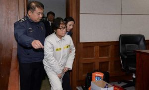 گریه و زاری رئیس جمهور برکنار شده کره جنوبی در نخستین شب بازداشت