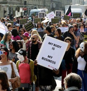 تظاهرات زنان روسپی فرانسه در اعتراض به مجازات مشتریان (+عکس)