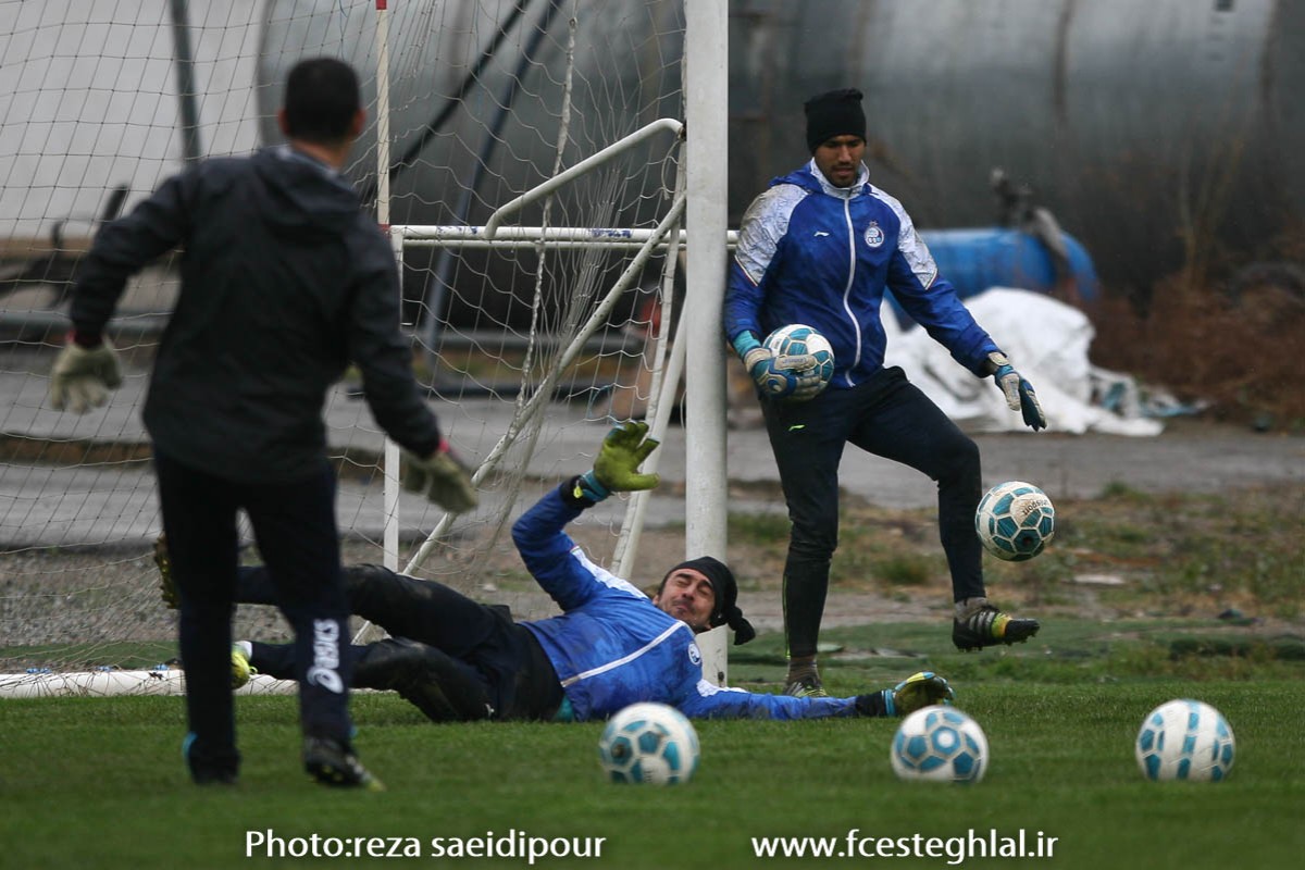 گل بازی آبی ها در غیاب منصوریان(+گزارش تصویری)