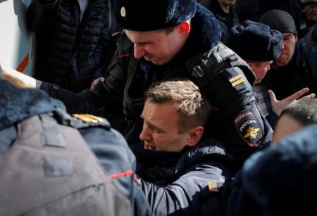 تجمع بزرگ مخالفان پوتین در مسکو / بازداشت صدها معترض / اعتراضات علیه فساد مالی نخست وزیر