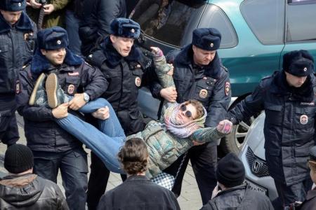 تجمع بزرگ مخالفان پوتین در مسکو / بازداشت صدها معترض / اعتراضات علیه فساد مالی نخست وزیر
