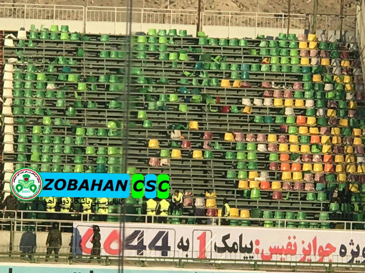 واکنش جنجالی هواداران استقلال به شکست مقابل ذوب&zwnj;آهن (+عکس)