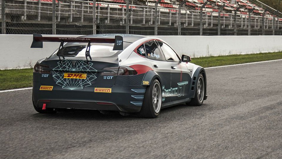 ورود تسلا به مسابقات اتومبیلرانی (+عکس) ورود تسلا به مسابقات اتومبیلرانی (+عکس)