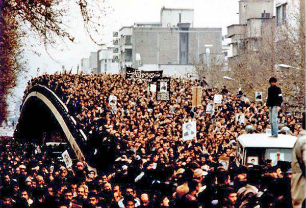 انقلابیون از سرنگونی سریع نظام پادشاهی غافلگیر شدندمعاون سازمان برنامه وقوع انقلاب را پیش بینی کرده بود/از تمایلات جاه طلبانه تا دو قطبی شدید فرهنگی