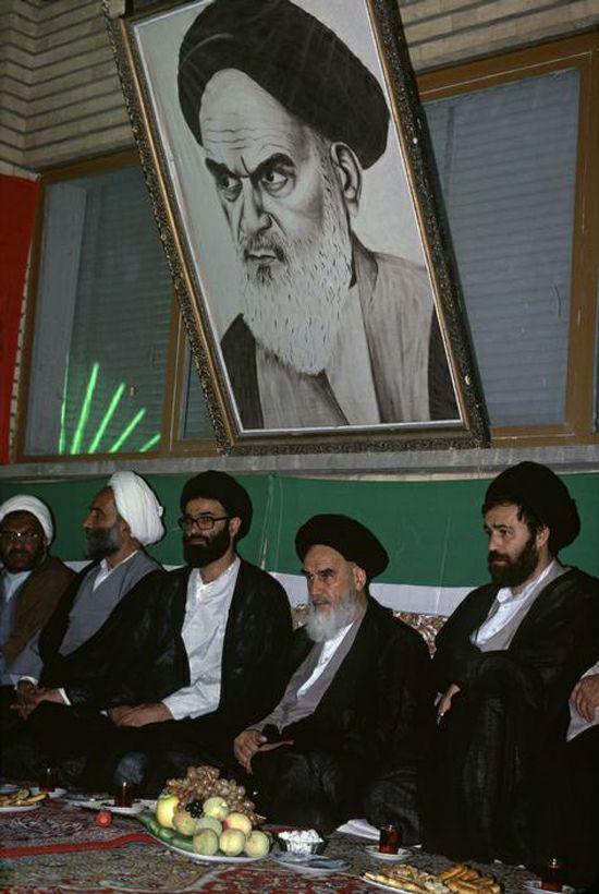 انقلابیون از سرنگونی سریع نظام پادشاهی غافلگیر شدندمعاون سازمان برنامه وقوع انقلاب را پیش بینی کرده بود/از تمایلات جاه طلبانه تا دو قطبی شدید فرهنگی