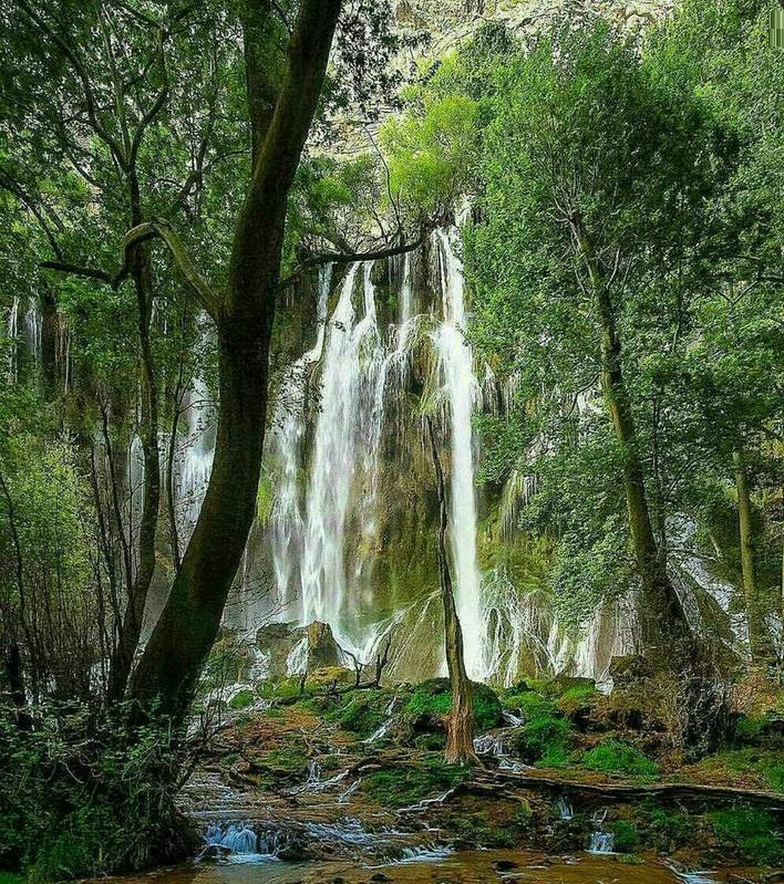 آبشاری زیبا در غرب ایران (عکس)